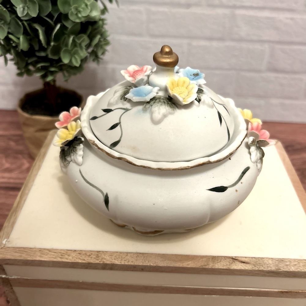 Beautiful Hand Painted Ceramic Floral Trinket Box
